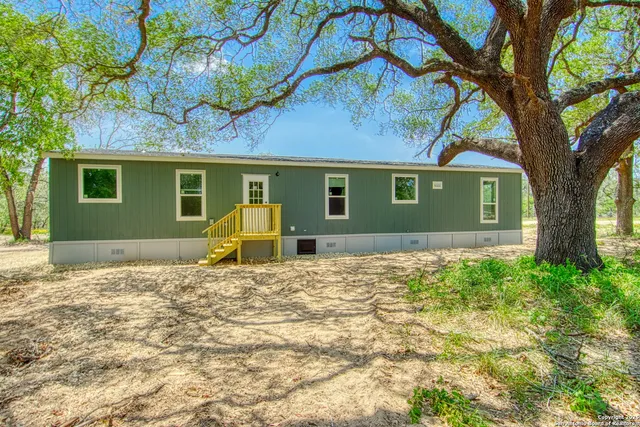 $319,900 | 612 Pr Sunset Vista Drive, Somerset, TX 78069