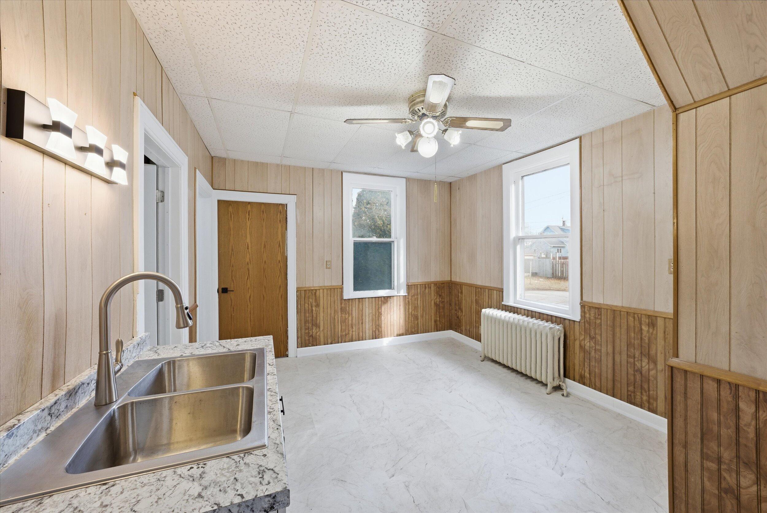 1429 South 9th Street Sheboygan, WI 53081 - Photo 9 of 50 09-Middle Coast-9