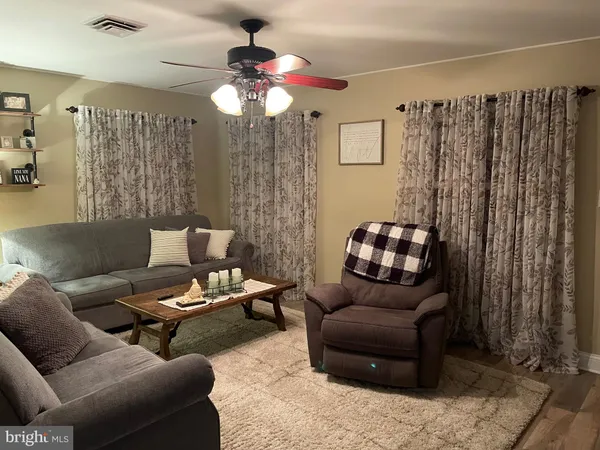 $2,700 | 118 Deep Dale Drive East, Unit E, Levittown, PA 19056