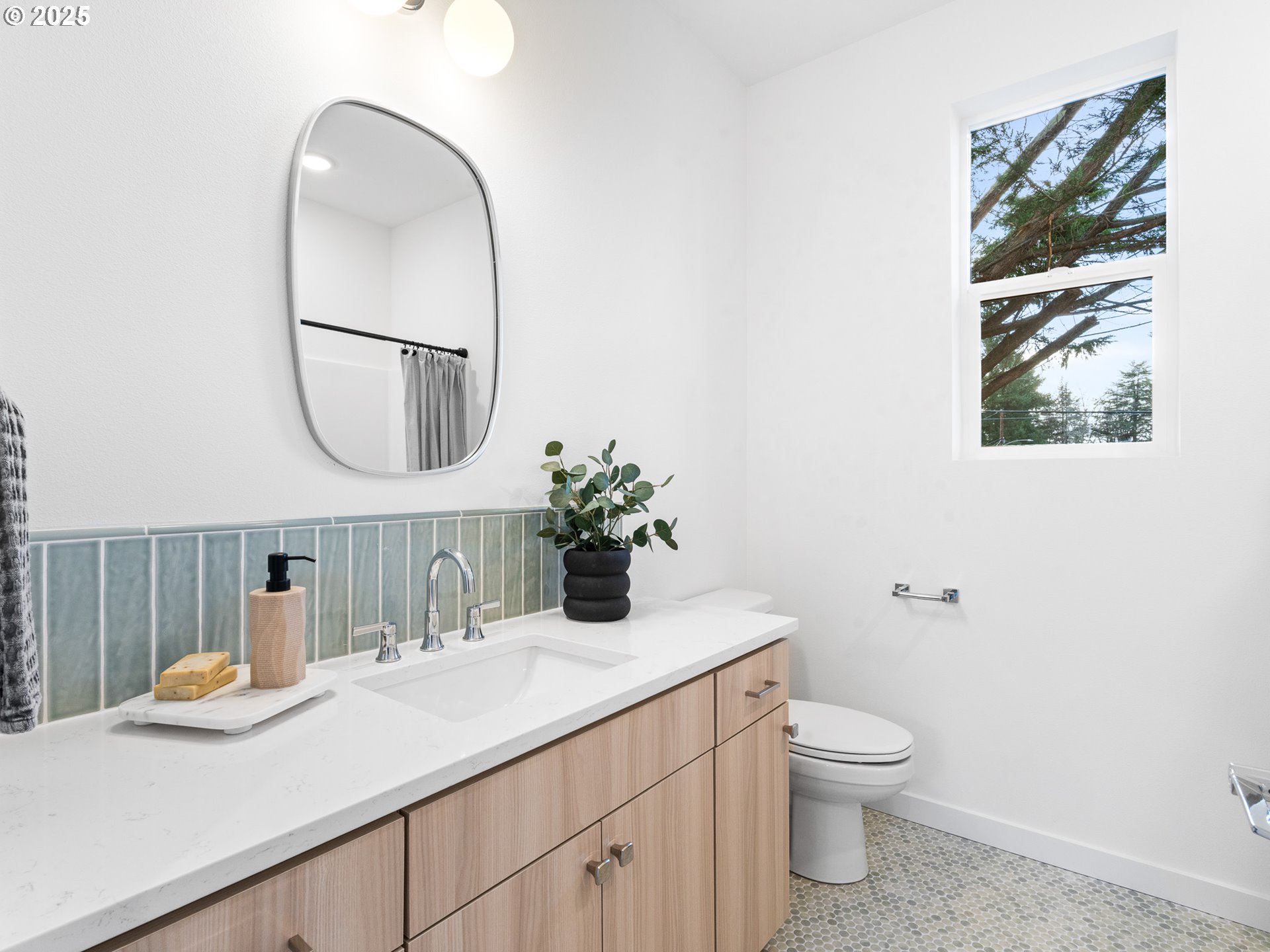 6439 Southeast 88th Avenue Portland, OR 97266 - Photo 14 of 35