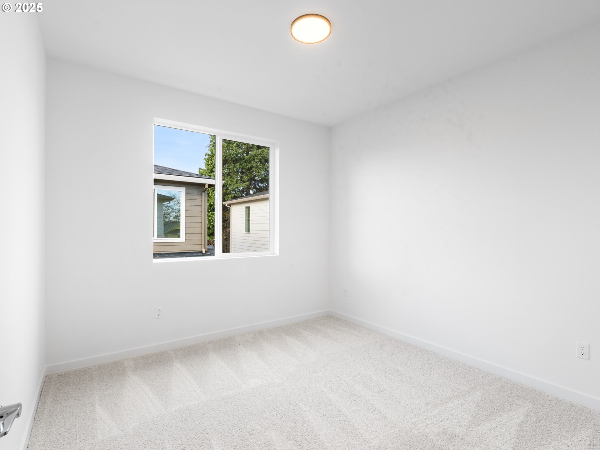 6439 Southeast 88th Avenue Portland, OR 97266 - Photo 15 of 35