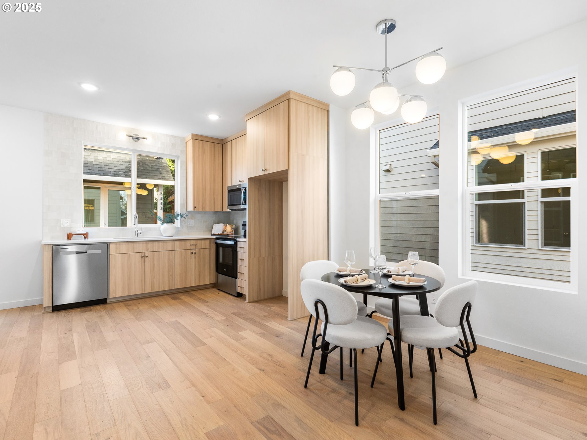 6439 Southeast 88th Avenue Portland, OR 97266 - Photo 3 of 35