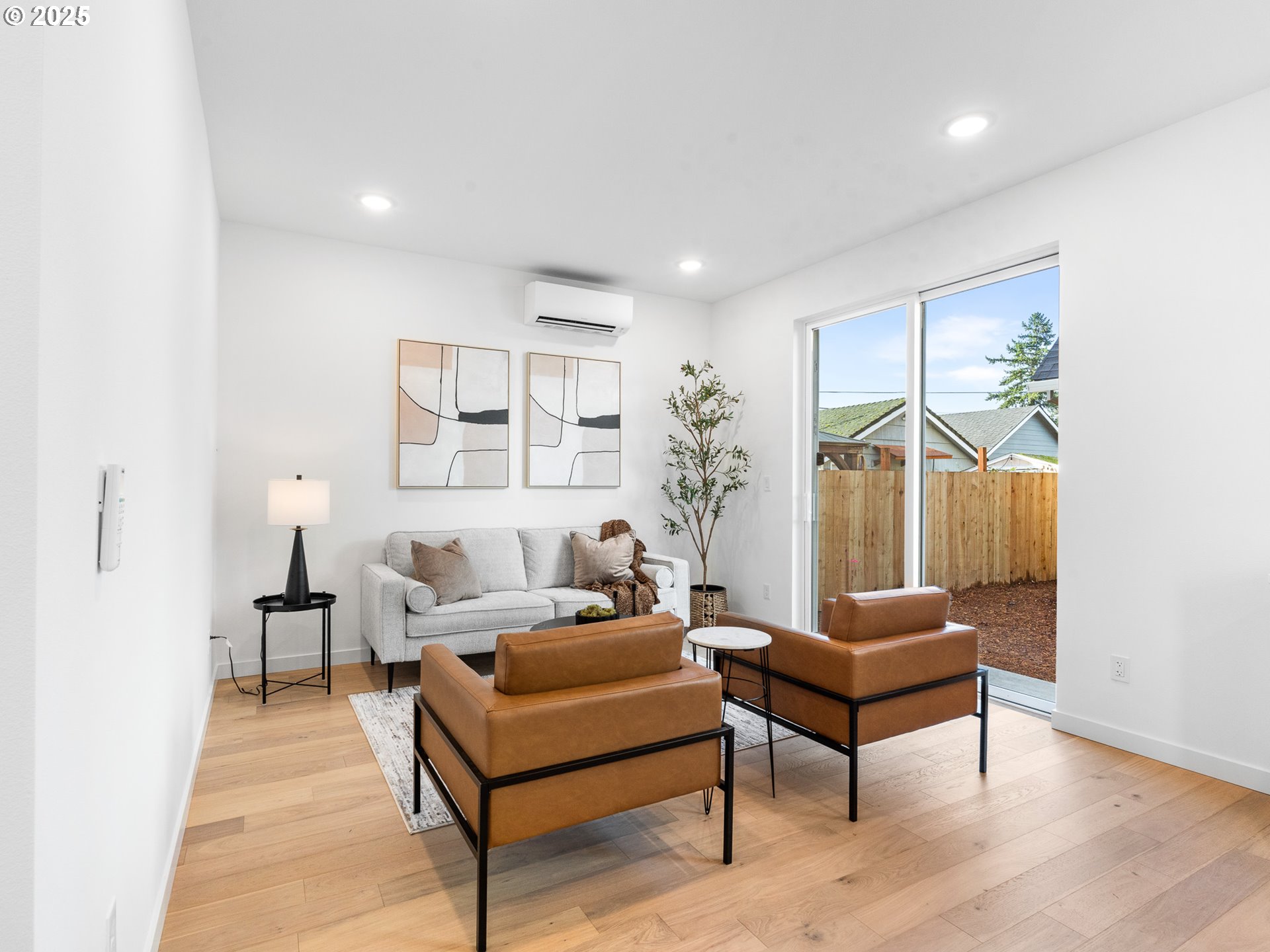 6439 Southeast 88th Avenue Portland, OR 97266 - Photo 6 of 35