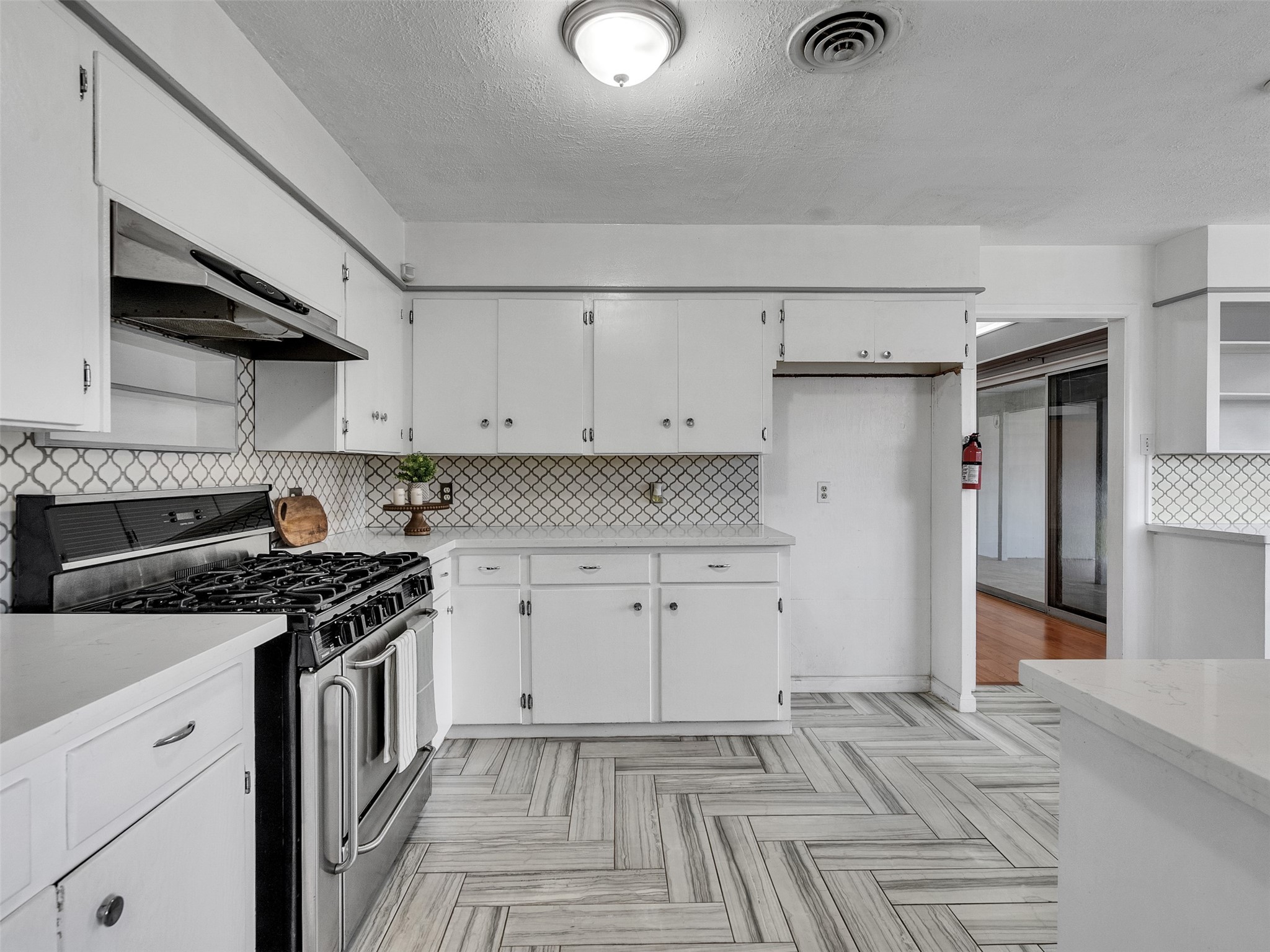 2011 Durrain Ferry Road Baytown, TX 77520 - Photo 14 of 32