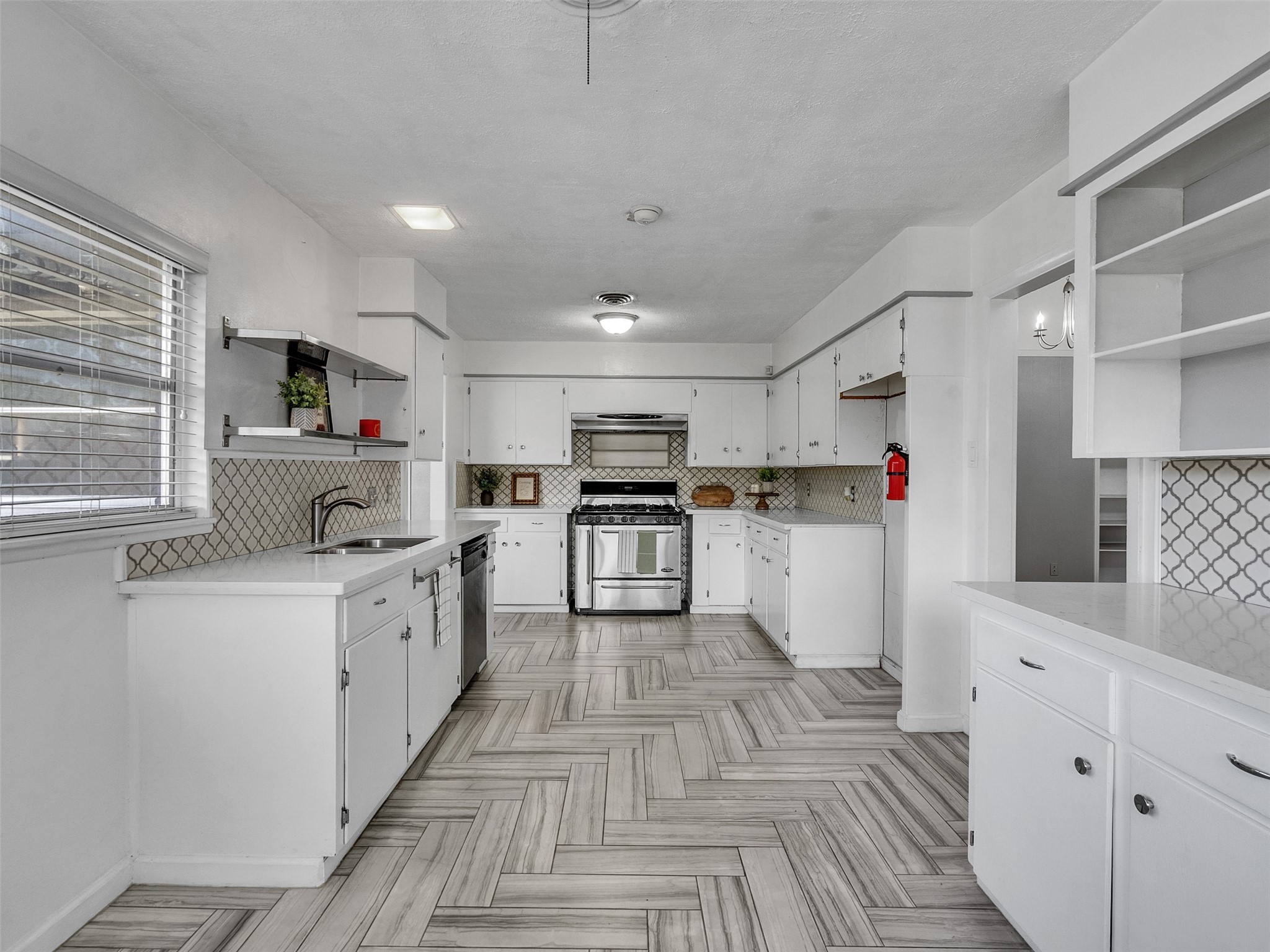 2011 Durrain Ferry Road Baytown, TX 77520 - Photo 15 of 32