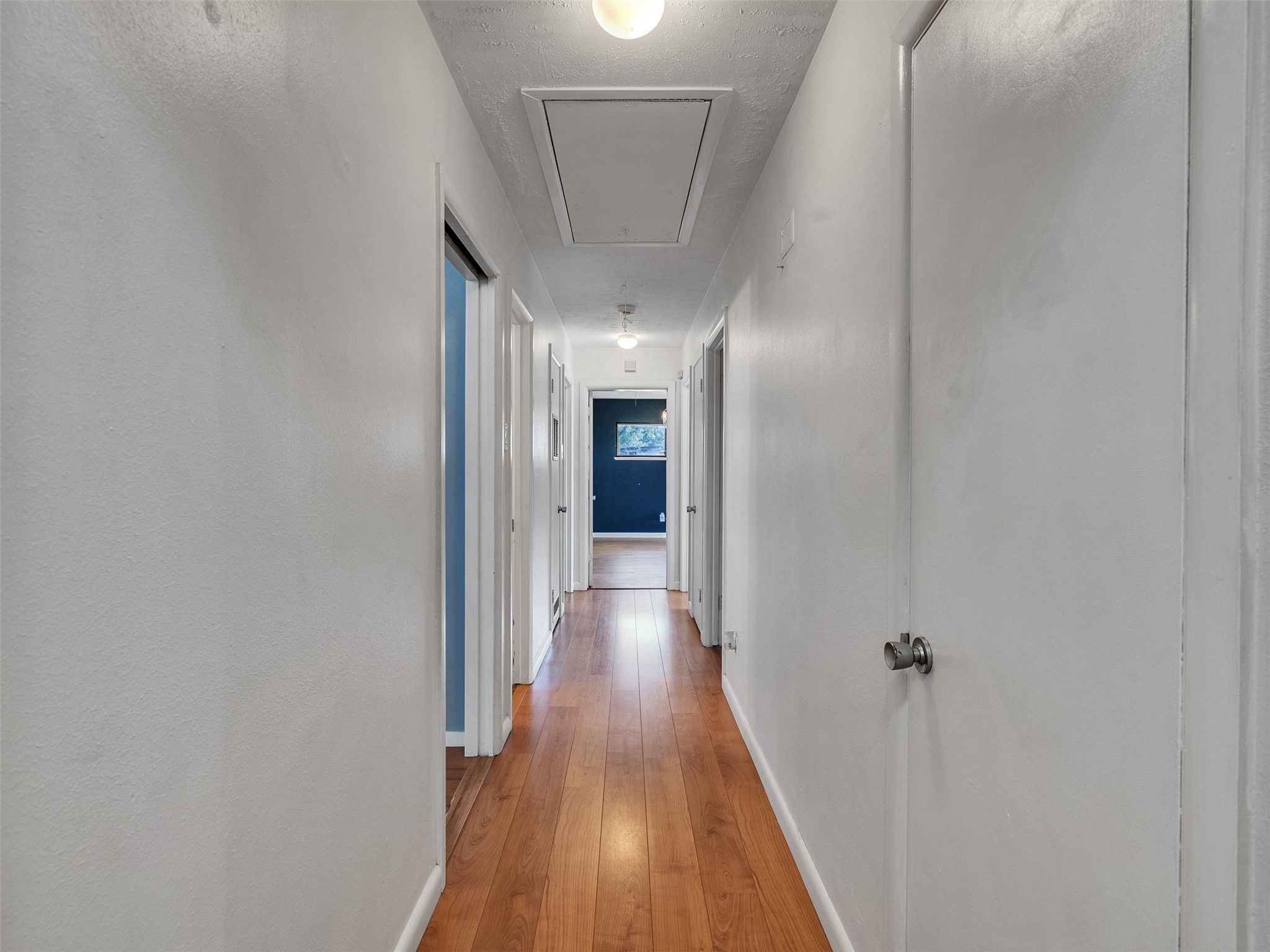 2011 Durrain Ferry Road Baytown, TX 77520 - Photo 17 of 32 Hallway access to all bedrooms and bath.