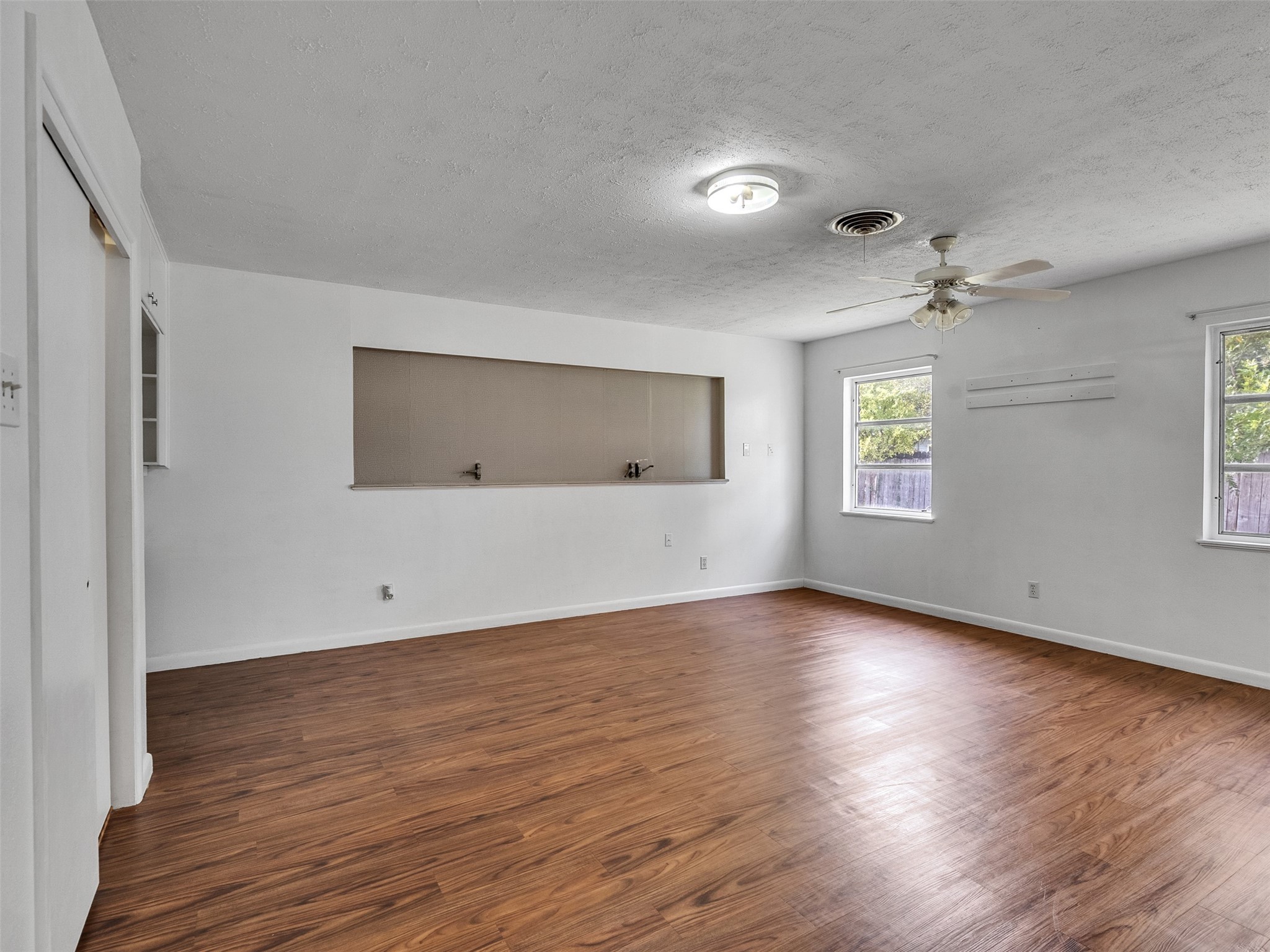 2011 Durrain Ferry Road Baytown, TX 77520 - Photo 22 of 32 Primary Bedroom