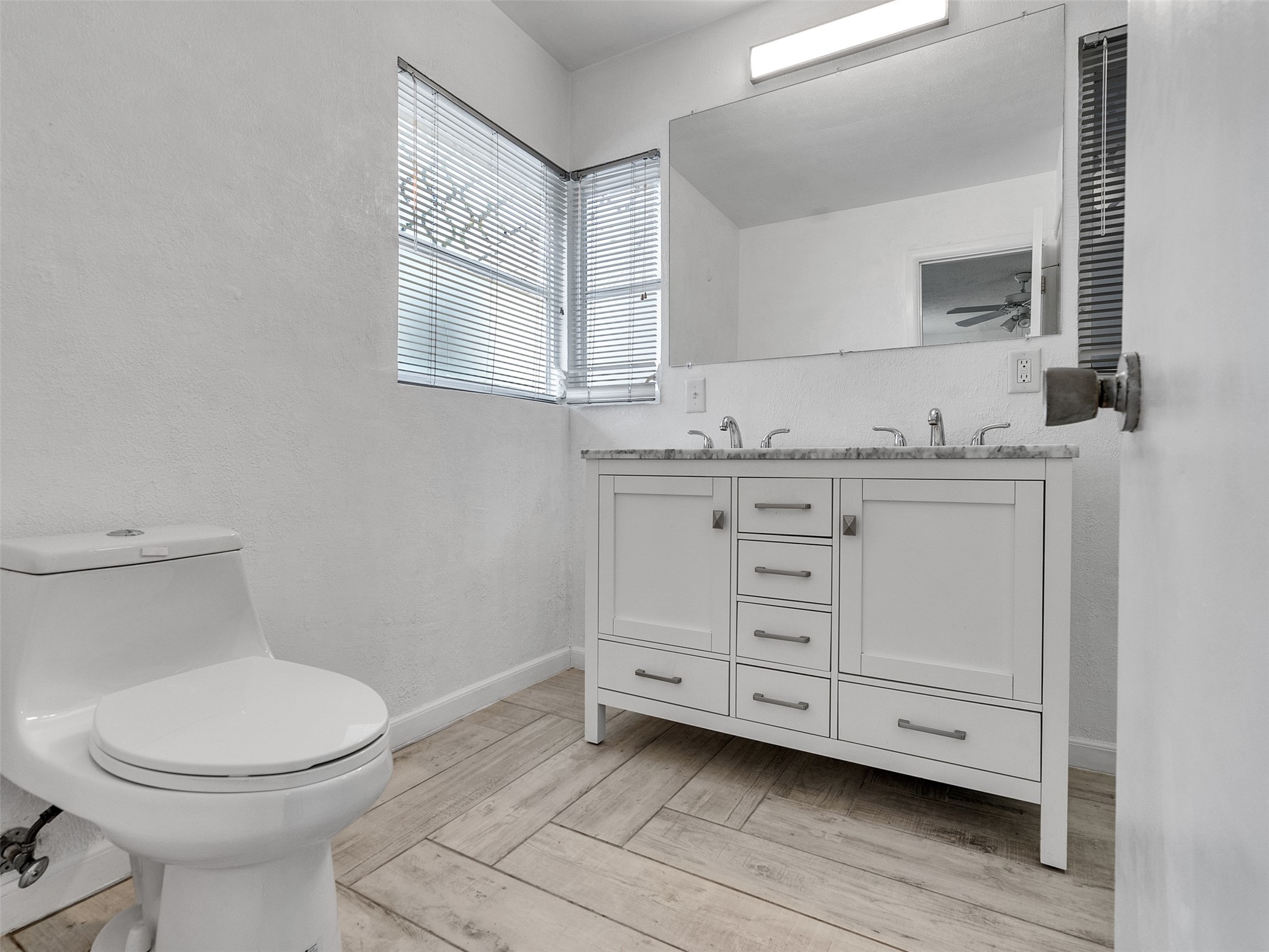 2011 Durrain Ferry Road Baytown, TX 77520 - Photo 24 of 32 Primary Bathroom with Double Sinks