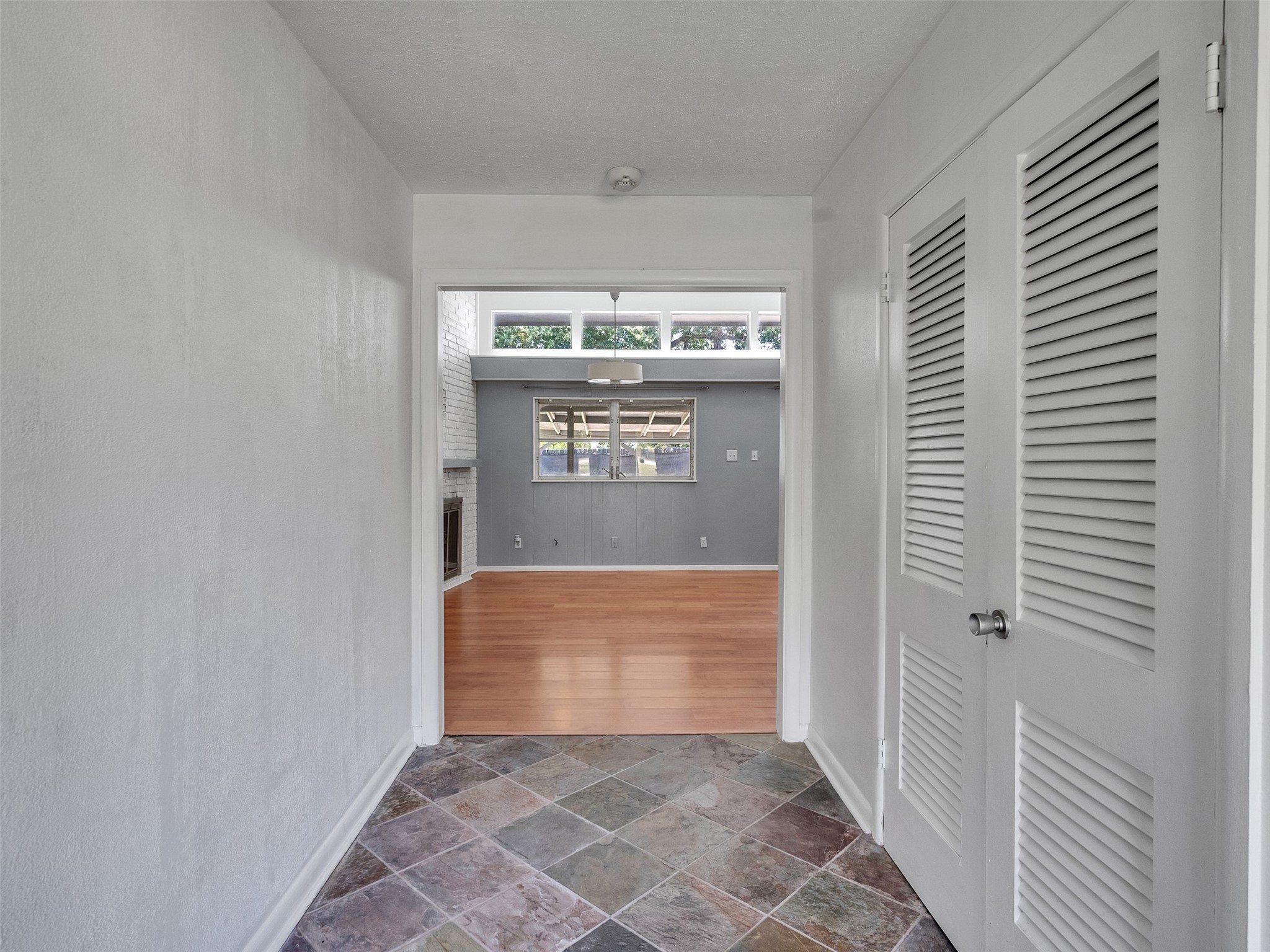 2011 Durrain Ferry Road Baytown, TX 77520 - Photo 4 of 32 Entryway connects seamlessly to living room, den, and bedrooms.