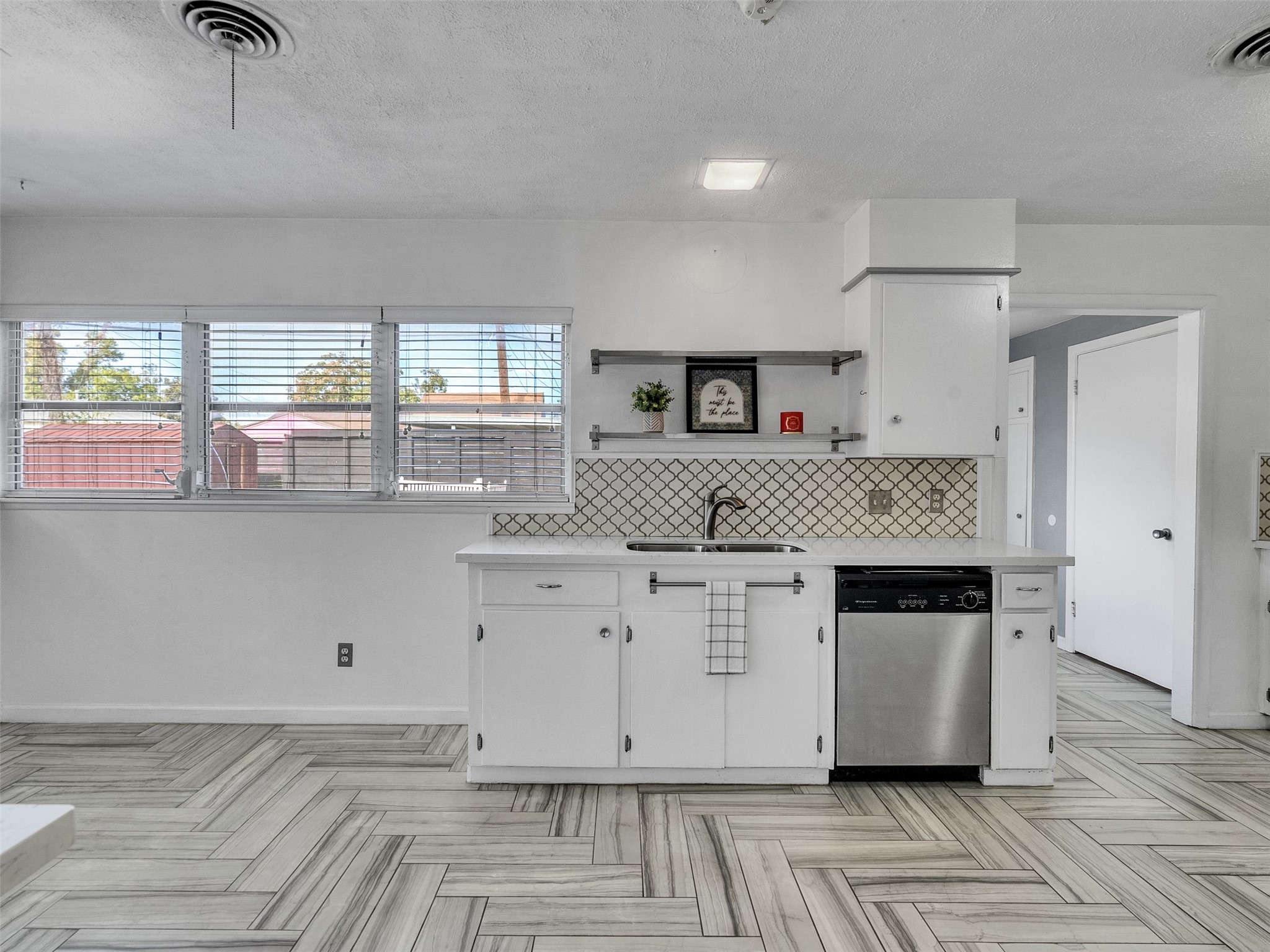 2011 Durrain Ferry Road Baytown, TX 77520 - Photo 10 of 32