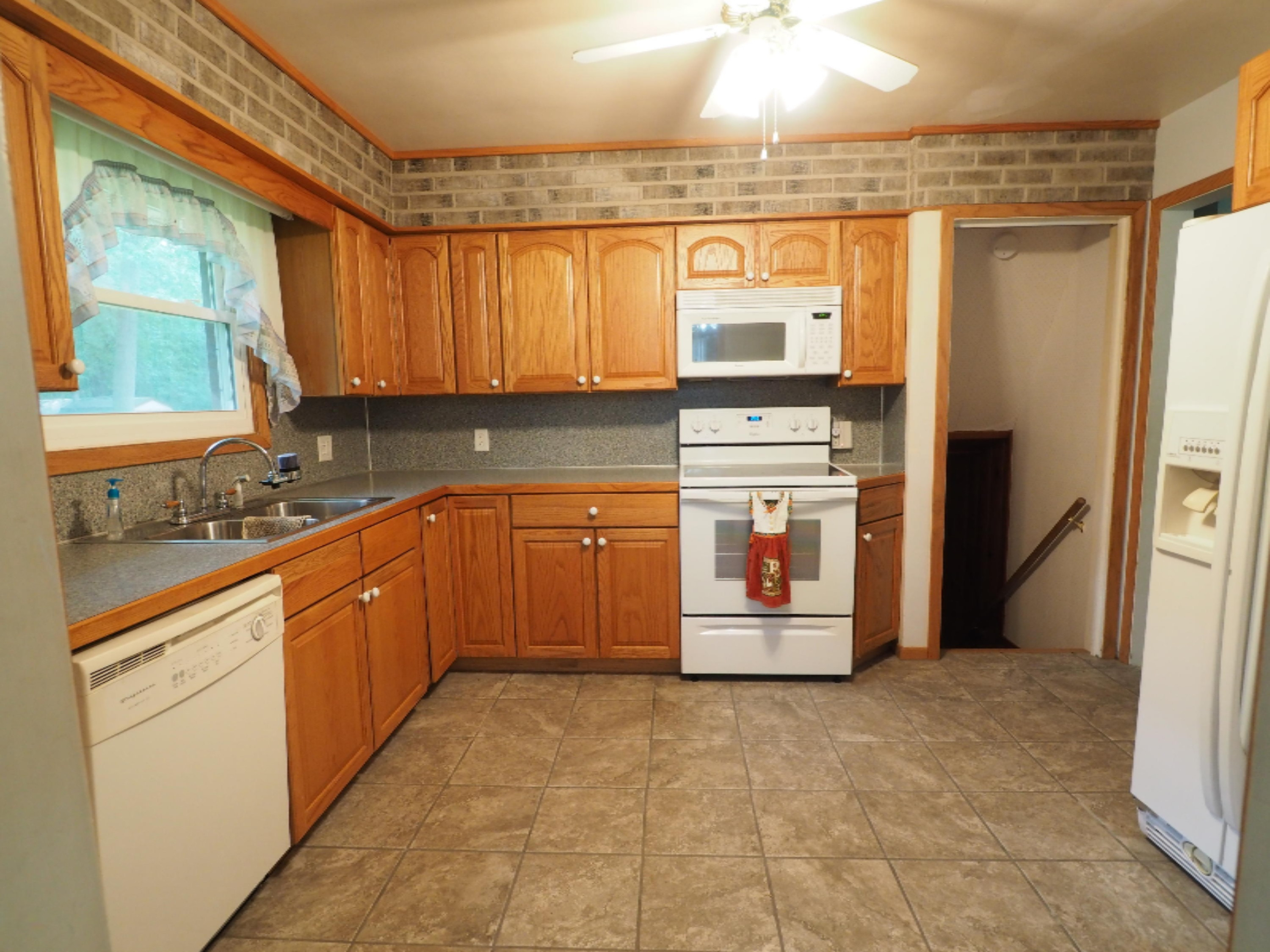 1389 Becker Road Muskegon, MI 49445 - Photo 10 of 21 P9110004