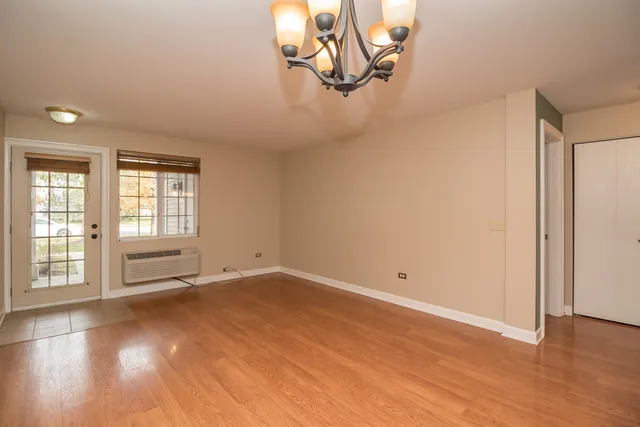 $195,000 | 713 Silverstone Drive, Unit 713, Carpentersville, IL 60110