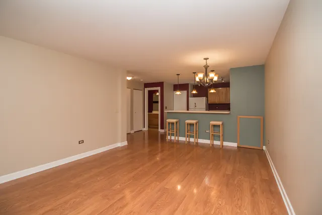 $195,000 | 713 Silverstone Drive, Unit 713, Carpentersville, IL 60110