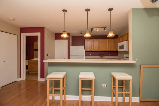 $195,000 | 713 Silverstone Drive, Unit 713, Carpentersville, IL 60110