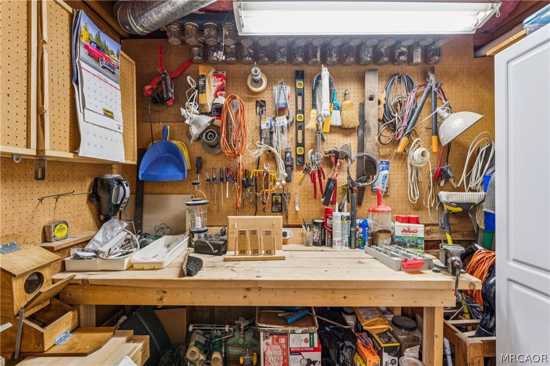 184 Massive Road Lake Arrowhead, CA 92352 - Photo 20 of 23