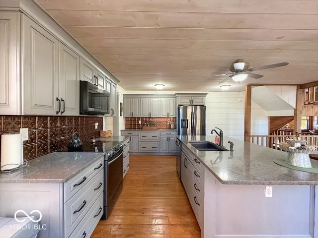 $650,000 | 3893 East 650 North, Windfall, IN 46076