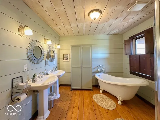 $650,000 | 3893 East 650 North, Windfall, IN 46076