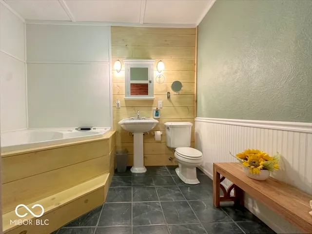 $650,000 | 3893 East 650 North, Windfall, IN 46076