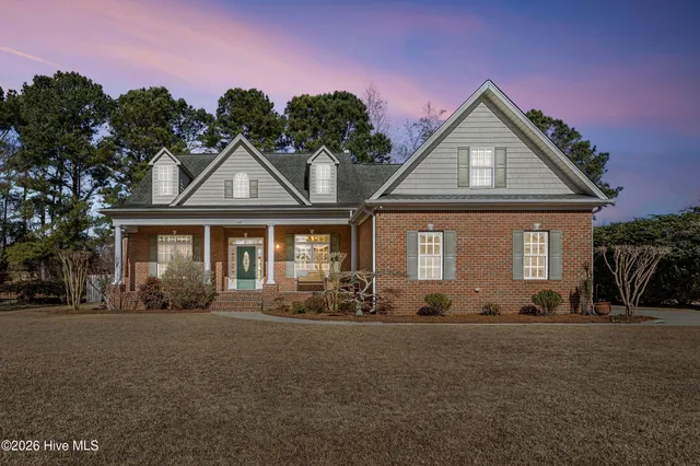 $575,000 | 102 Wayfarer Drive, Rocky Point, NC 28457