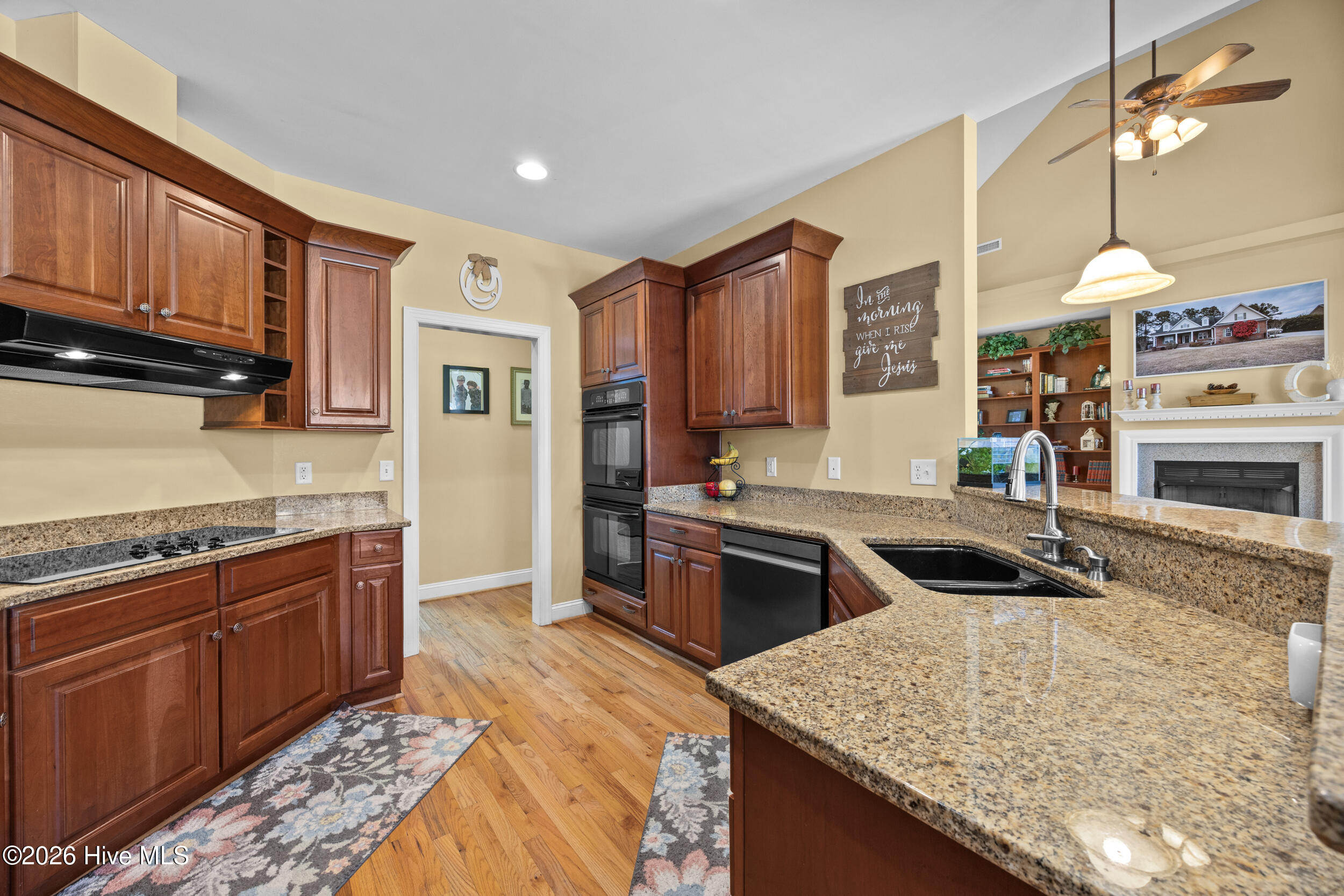 102 Wayfarer Drive Rocky Point, NC 28457 - Photo 18 of 65 35_kitchen