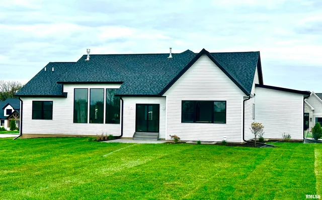 $969,900 | 5127 Oak Rdg Court, Bettendorf, IA 52722