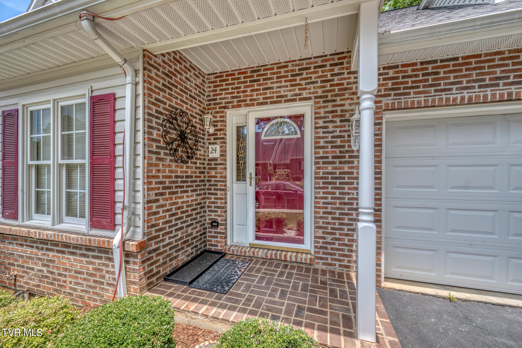 24 Cherokee Ridge Court Johnson City, TN 37604 - Photo 2 of 37 24 Cherokee Ridge Ct-4