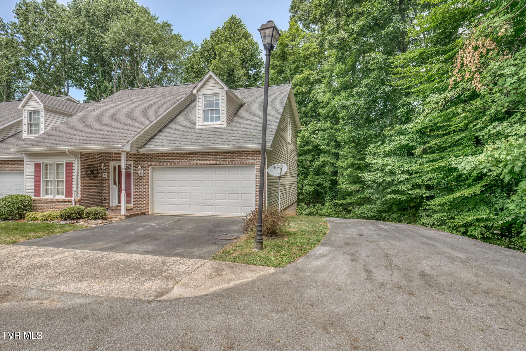 24 Cherokee Ridge Court Johnson City, TN 37604 - Photo 3 of 37 24 Cherokee Ridge Ct-2