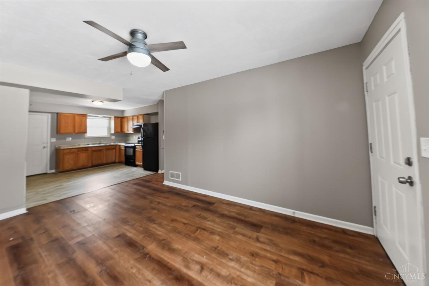 8949 Pippin Road Cincinnati, OH 45251 - Photo 9 of 32 Gallery Image 9