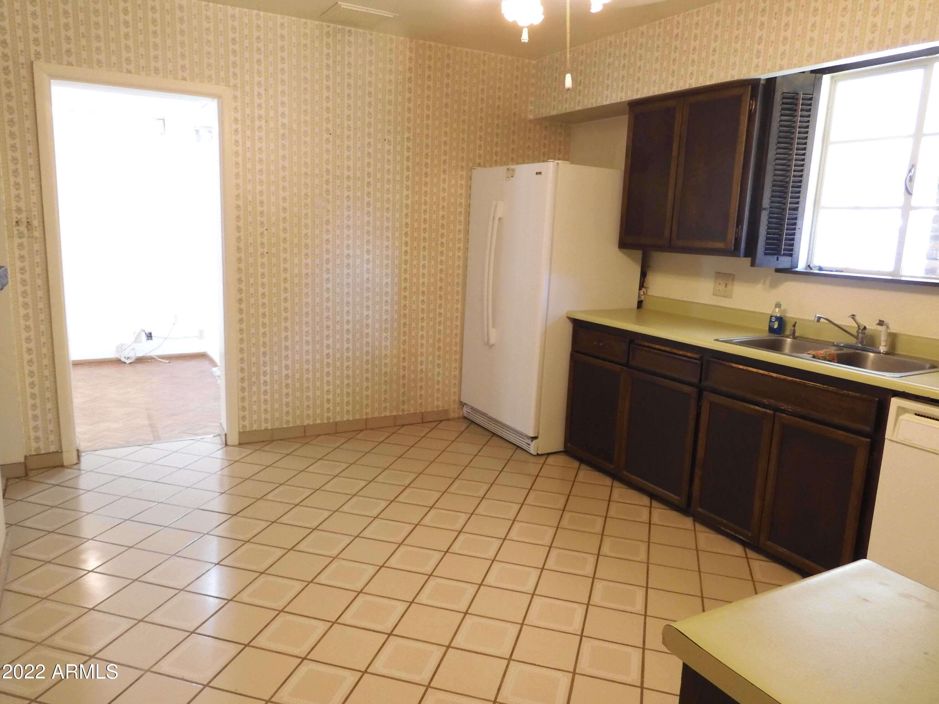 2825 North 33rd Street Phoenix, AZ 85008 - Photo 11 of 42 Kitchen