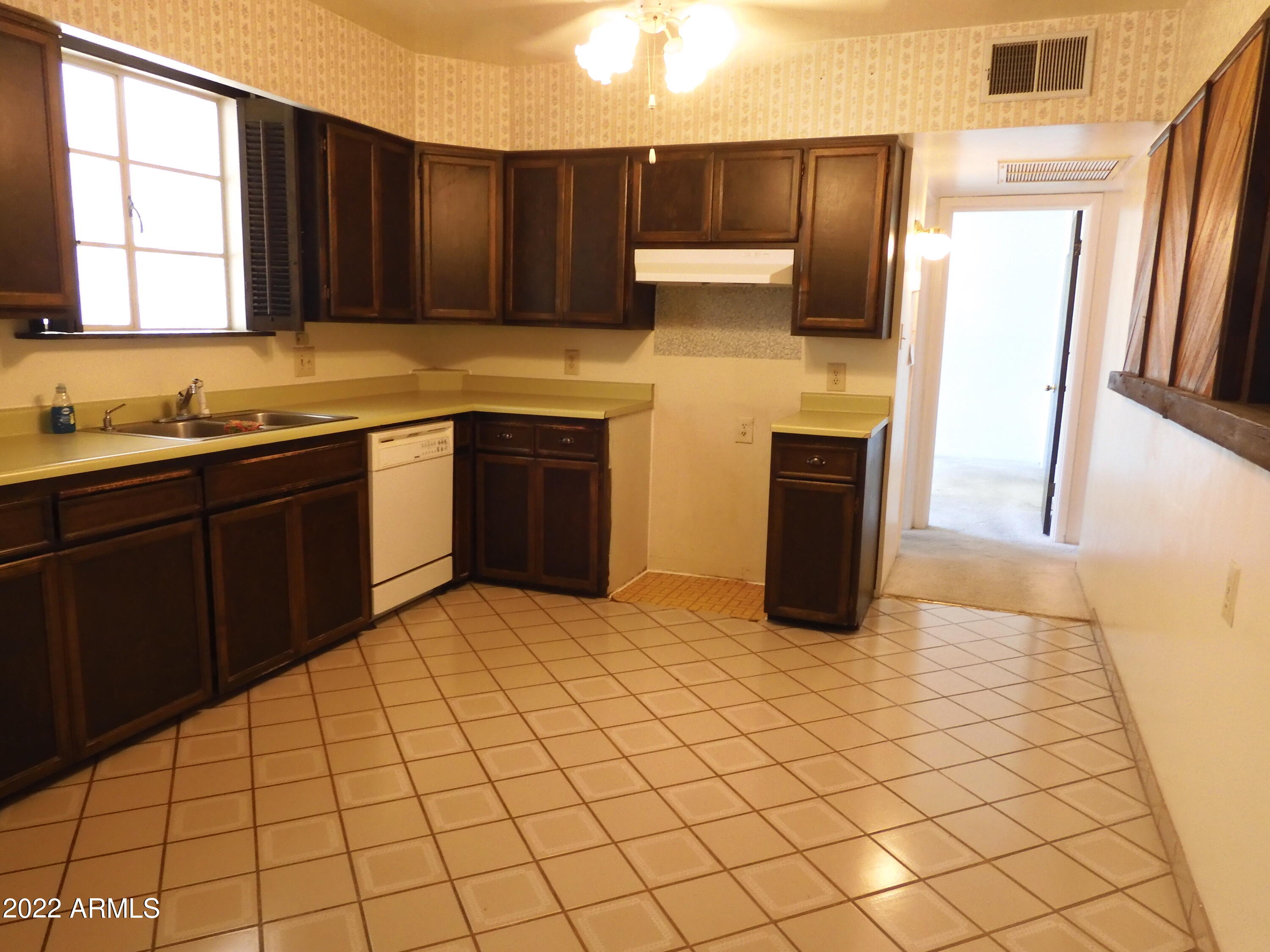 2825 North 33rd Street Phoenix, AZ 85008 - Photo 12 of 42 Kitchen