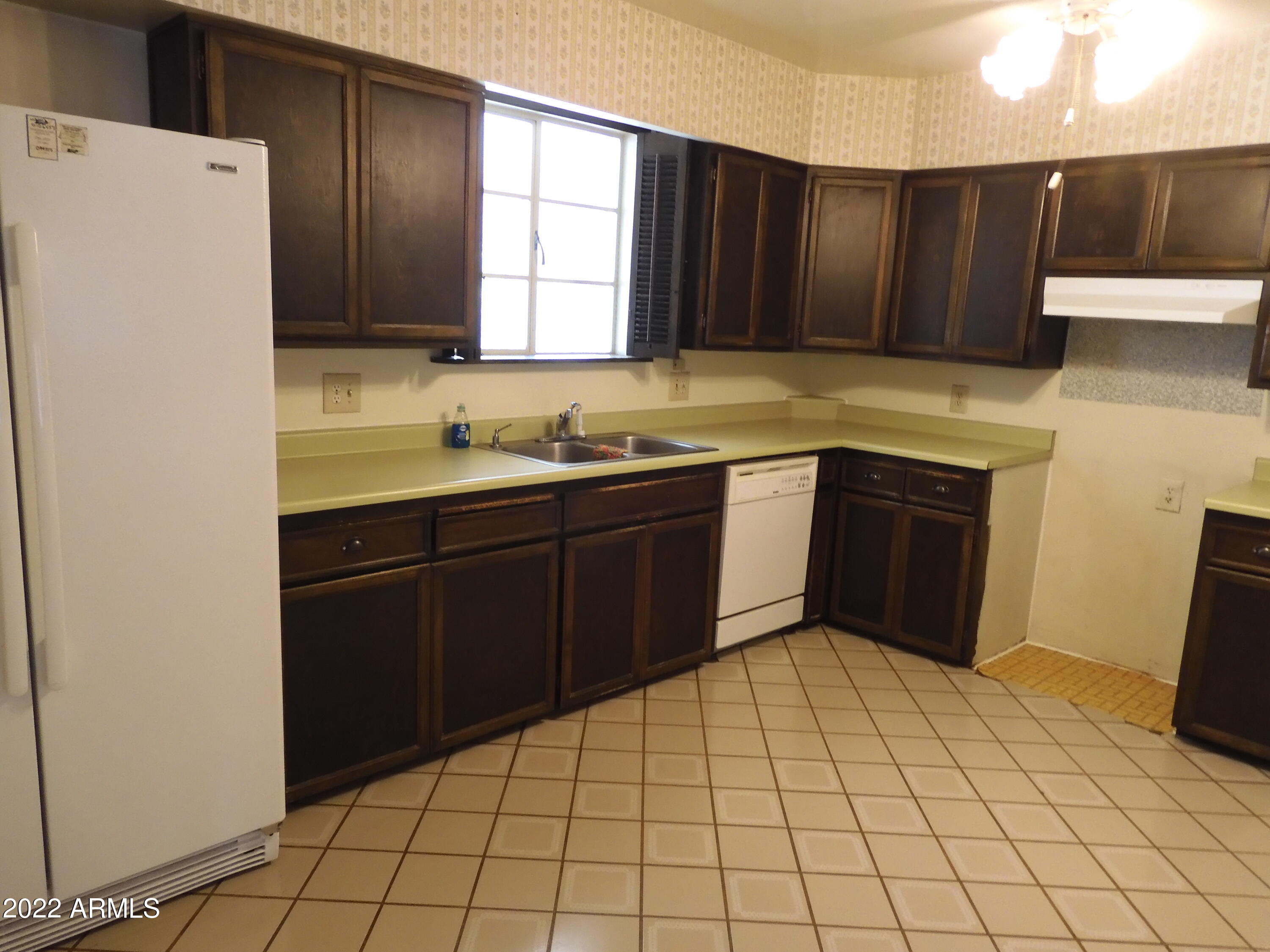 2825 North 33rd Street Phoenix, AZ 85008 - Photo 3 of 42 Kitchen