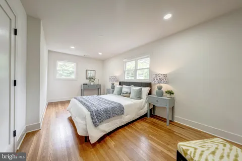 $709,999 | 10915 Maple Street, Fairfax, VA 22030