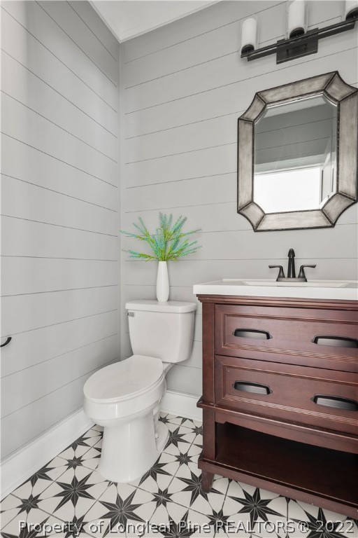 15581 Raccoon Run Road Wagram, NC 28396 - Photo 19 of 30 a bathroom with a toilet a sink and mirror