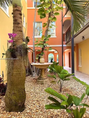 $2,600 | 4812 Pine Tree Drive, Unit 308, Miami Beach, FL 33140