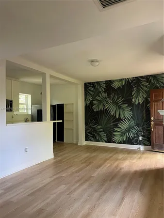 $2,600 | 4812 Pine Tree Drive, Unit 308, Miami Beach, FL 33140