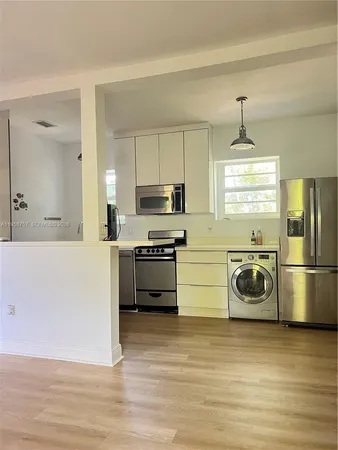 $2,600 | 4812 Pine Tree Drive, Unit 308, Miami Beach, FL 33140