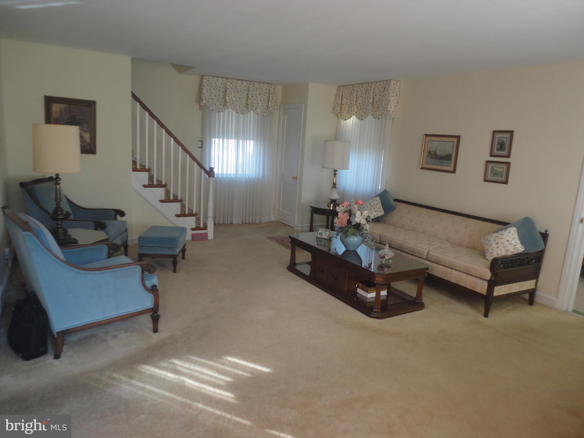 462 Wheatsheaf Road Springfield, PA 19064 - Photo 2 of 27 Living Room