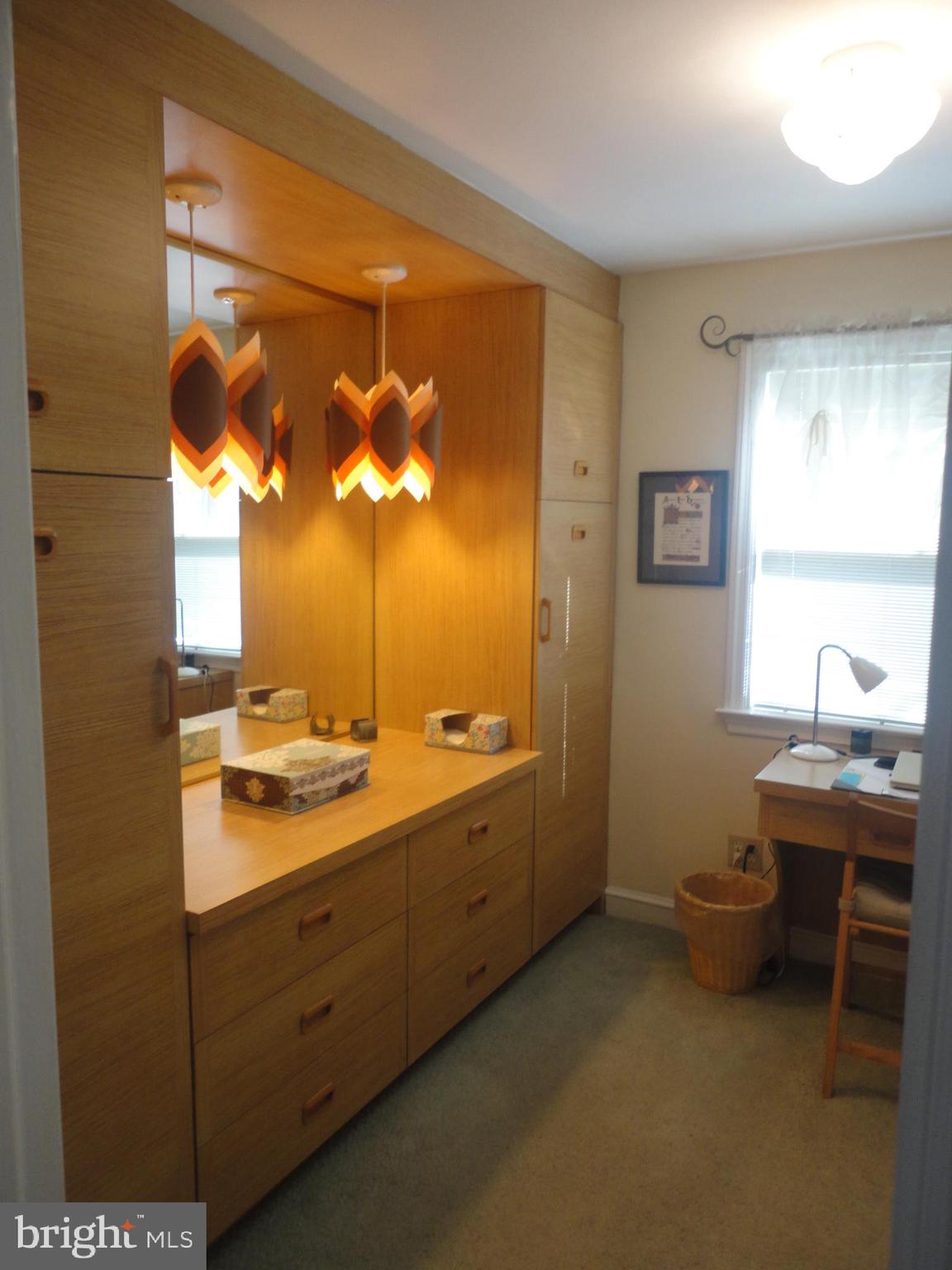 462 Wheatsheaf Road Springfield, PA 19064 - Photo 17 of 27 Bedroom 3 built ins