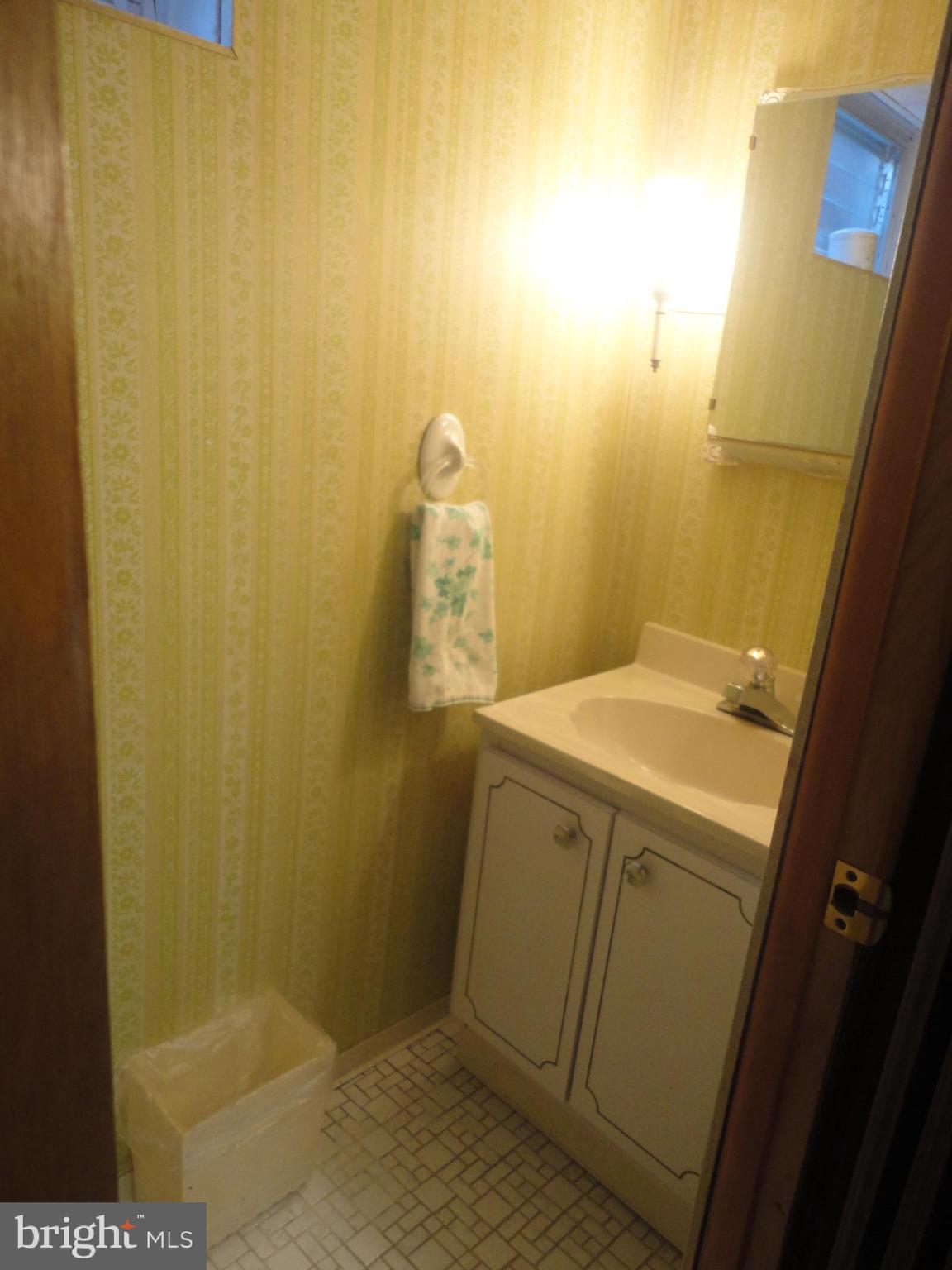 462 Wheatsheaf Road Springfield, PA 19064 - Photo 21 of 27 Powder Room