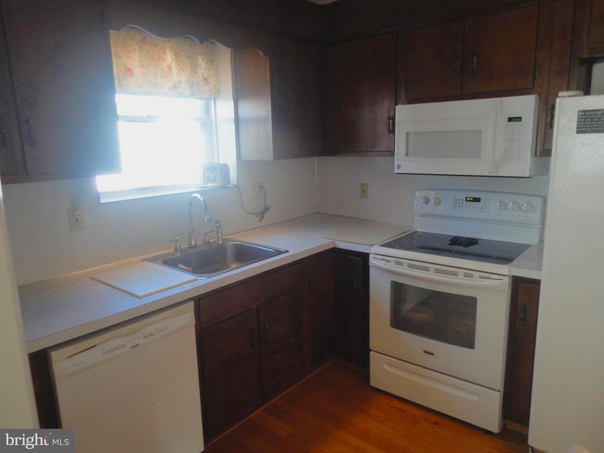 462 Wheatsheaf Road Springfield, PA 19064 - Photo 6 of 27 Kitchen work area
