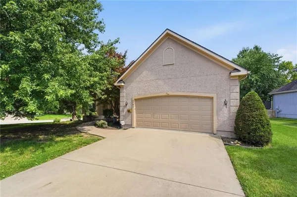 $550,000 | 2701 West 137th Street, Leawood, KS 66224