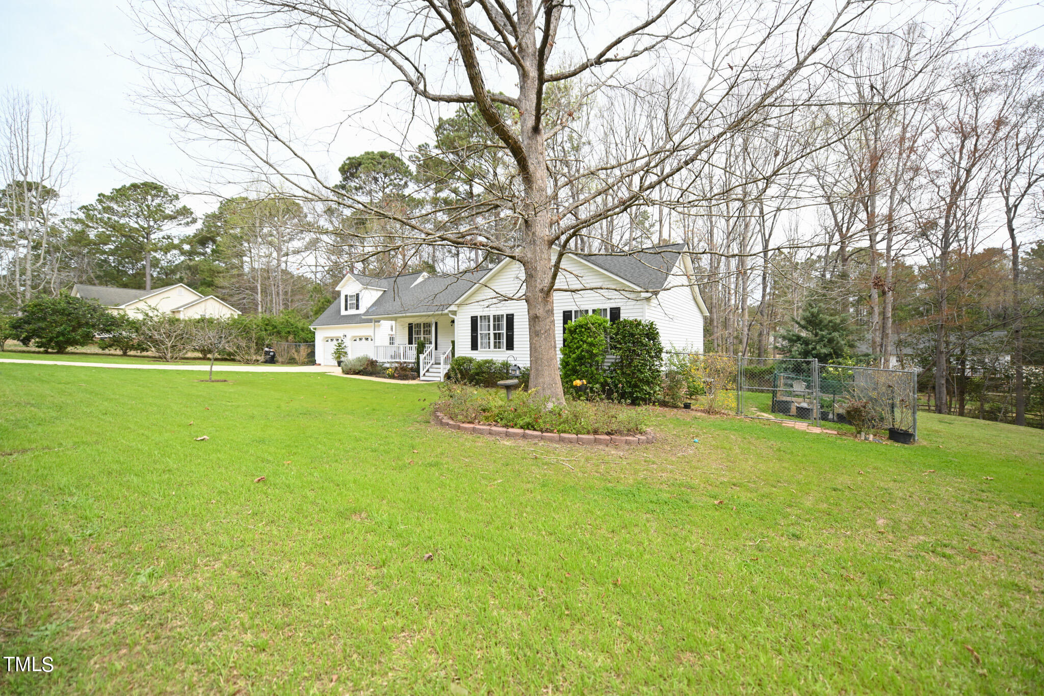 207 Beaver Ridge Way Benson, NC 27504 - Photo 4 of 37 004