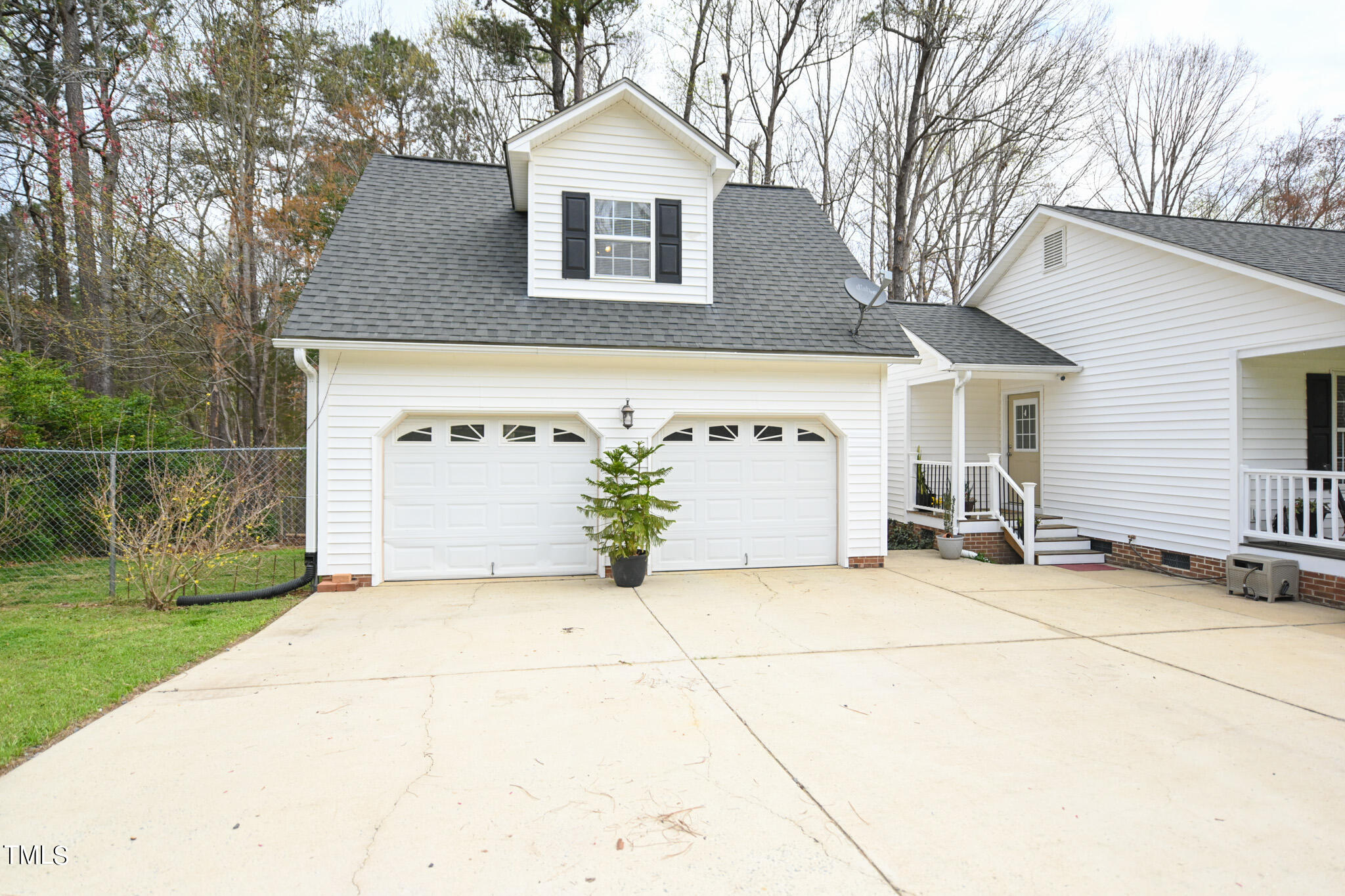 207 Beaver Ridge Way Benson, NC 27504 - Photo 5 of 37 005
