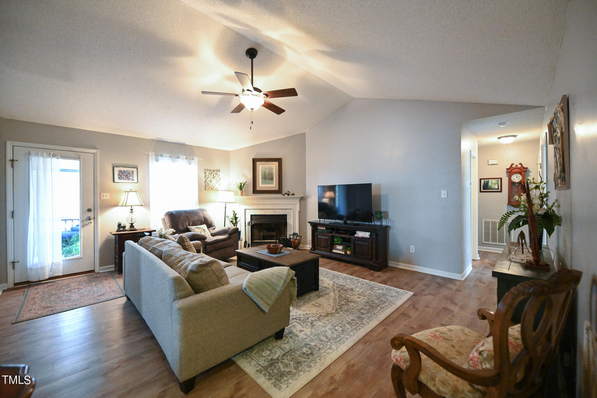 207 Beaver Ridge Way Benson, NC 27504 - Photo 7 of 37 007