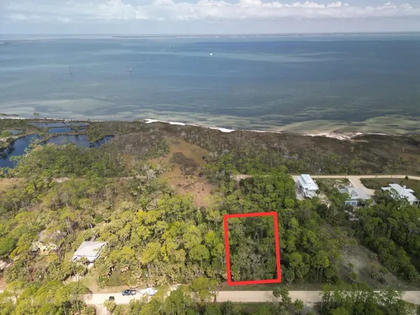 $80,000 | 681 East Pine Avenue, Eastpoint, FL 32328