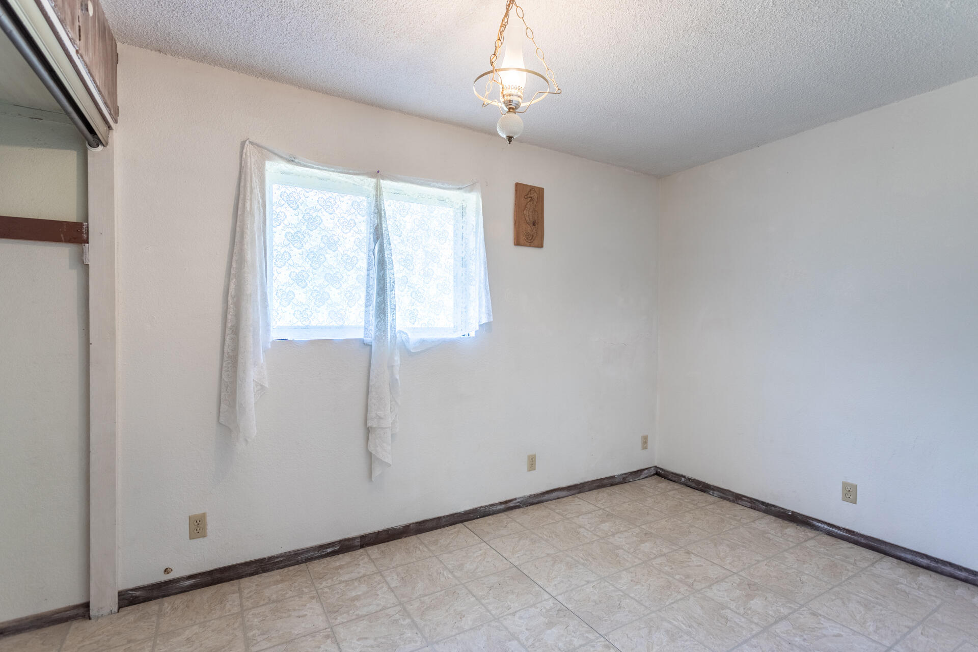 6329 Oak Street Anderson, CA 96007 - Photo 12 of 39 Main_Room1