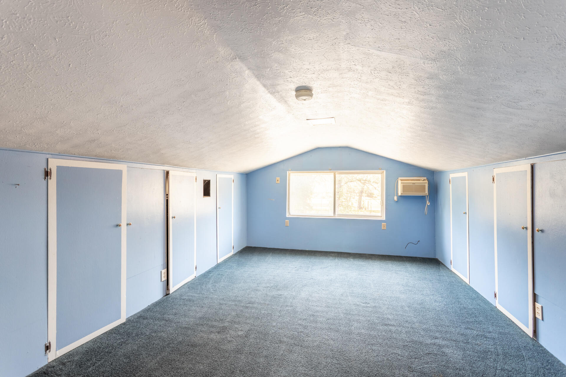 6329 Oak Street Anderson, CA 96007 - Photo 17 of 39 Main_Room3