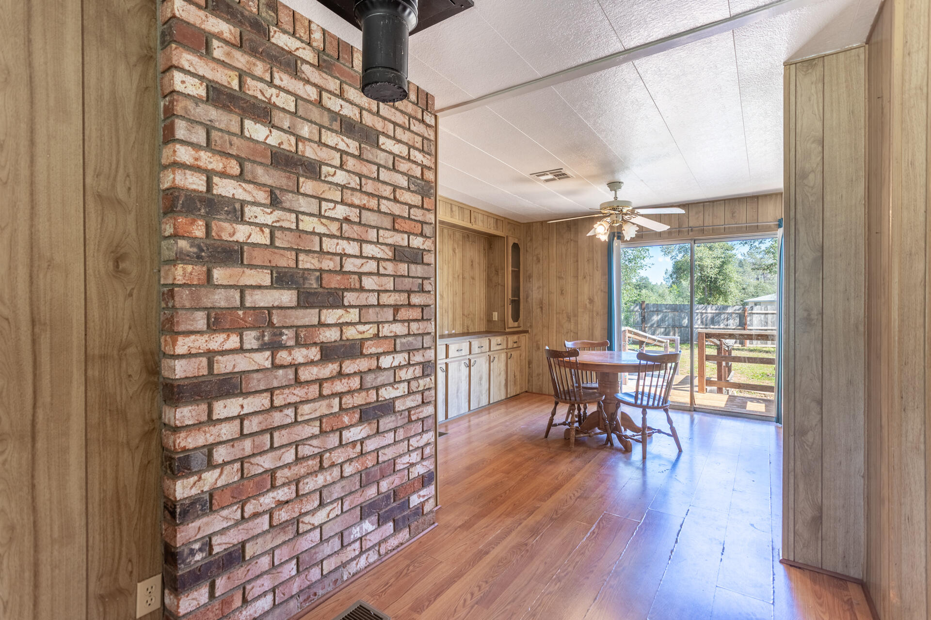 6329 Oak Street Anderson, CA 96007 - Photo 21 of 39 MH_DiningRoom