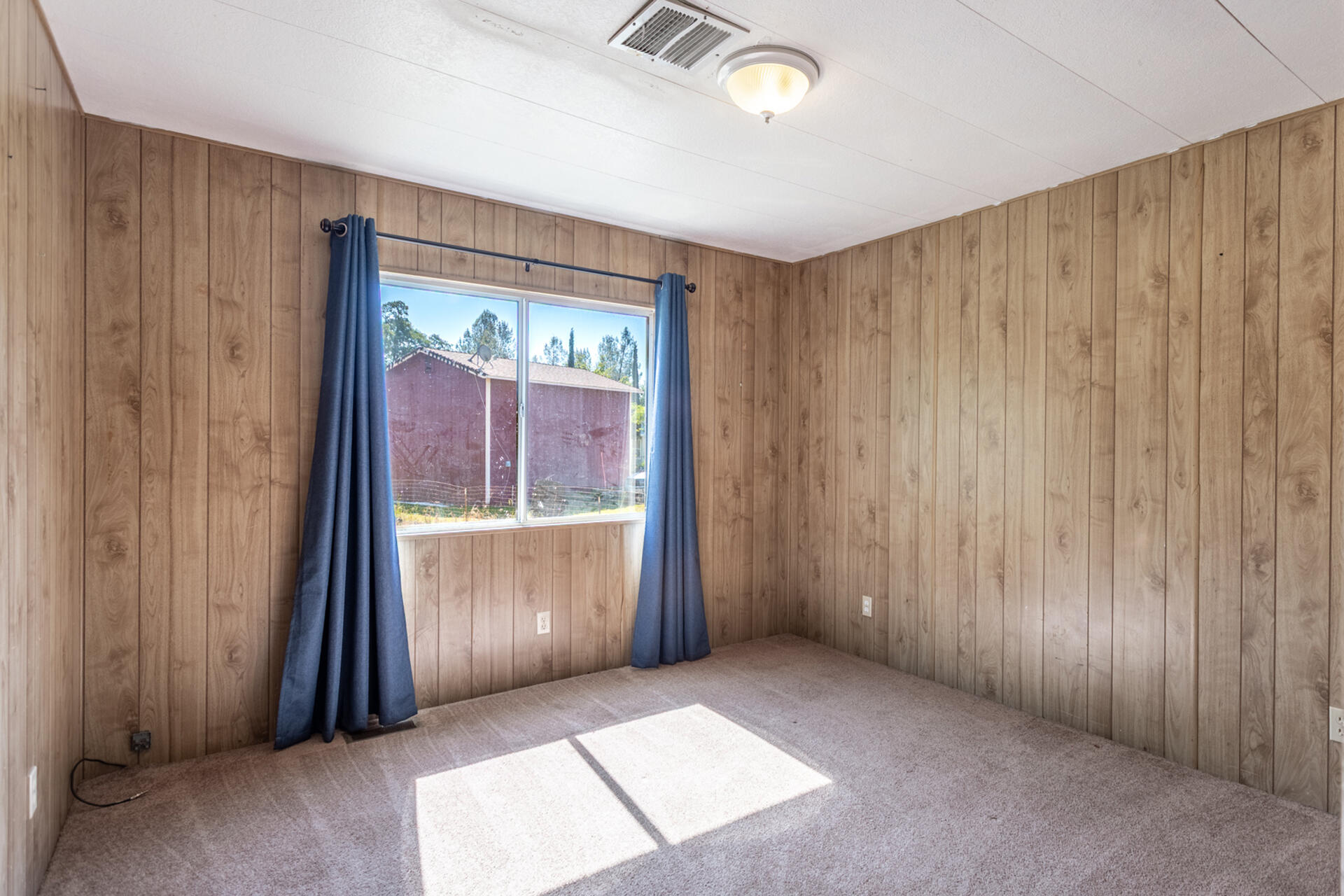 6329 Oak Street Anderson, CA 96007 - Photo 25 of 39 MH_Room2