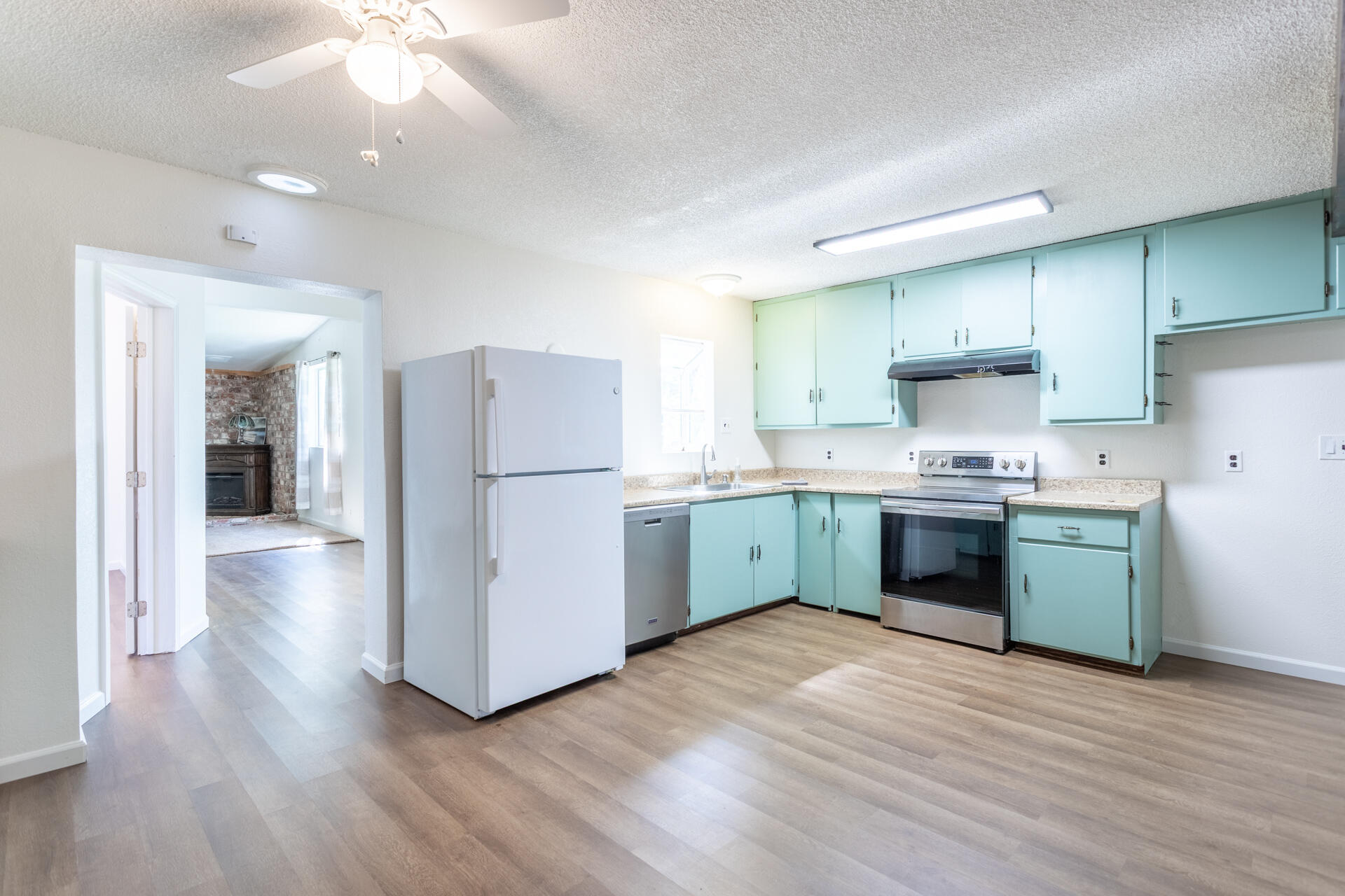 6329 Oak Street Anderson, CA 96007 - Photo 7 of 39 Main_Kitchen1